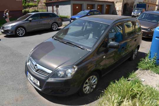 Osobní Automobil Opel Zafira